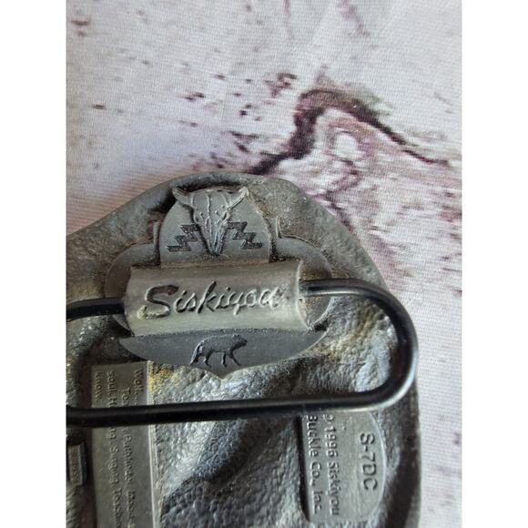 Vintage 1996 Detailed Siskiyou Buckle Company Baying Howling Wolf Belt Buckle - Picture 5 of 7